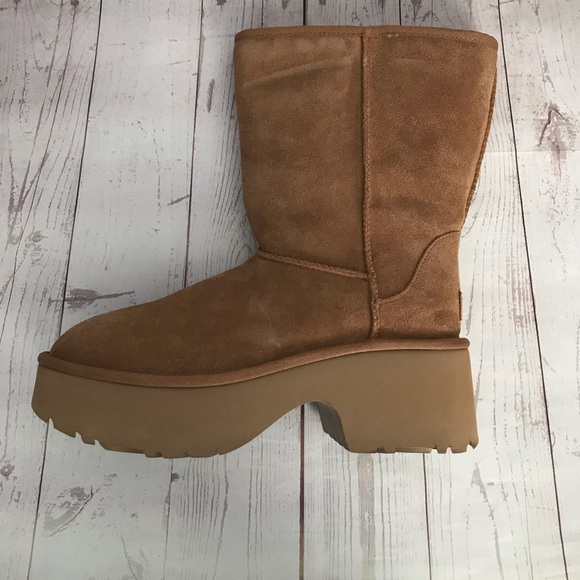 UGG CLASSIC NEW HEIGHTS SHORT BOOT - Picture 5 of 6